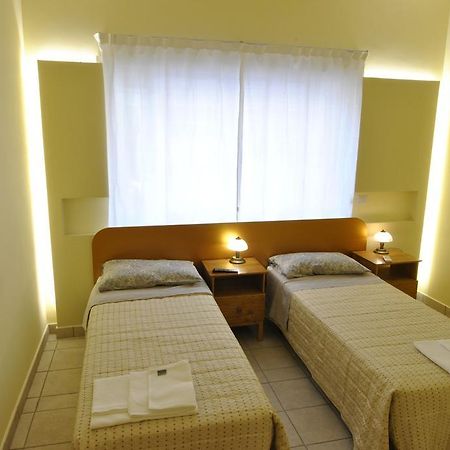 Roma Tourist House Hotel Buitenkant foto