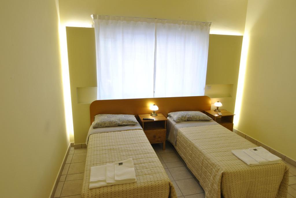Roma Tourist House Hotel Buitenkant foto