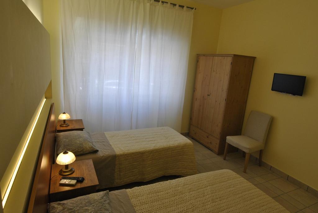 Roma Tourist House Hotel Buitenkant foto