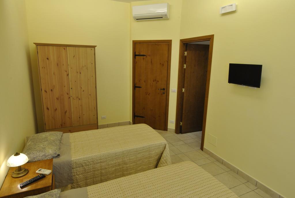 Roma Tourist House Hotel Buitenkant foto